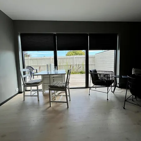 Three Bedrooms With Shared Kitchen And Bathroom Two * Lii