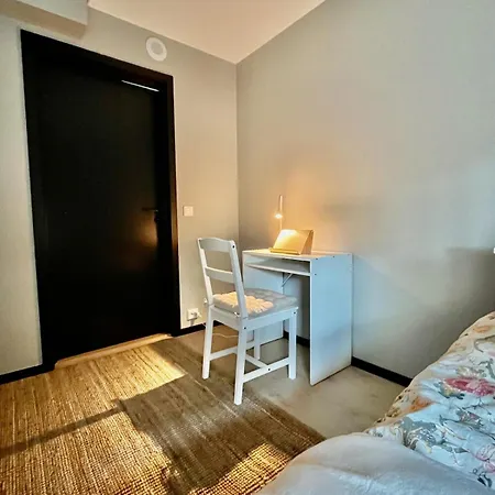 Apartmán Three Bedrooms With Shared Kitchen And Bathroom Two