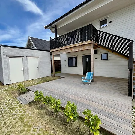 Apartmán Three Bedrooms With Shared Kitchen And Bathroom Two