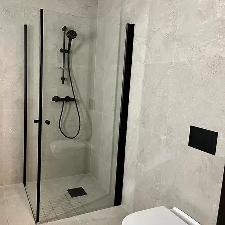 Three Bedrooms With Shared Kitchen And Bathroom Two *